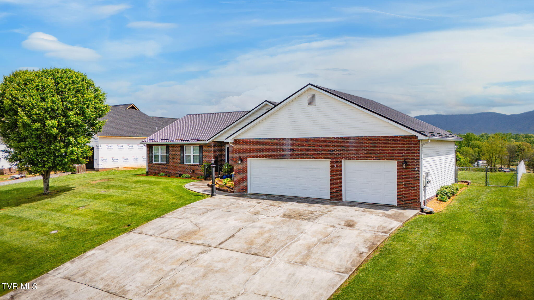 221 Country Meadows Circle, Bristol, Tennessee image 2