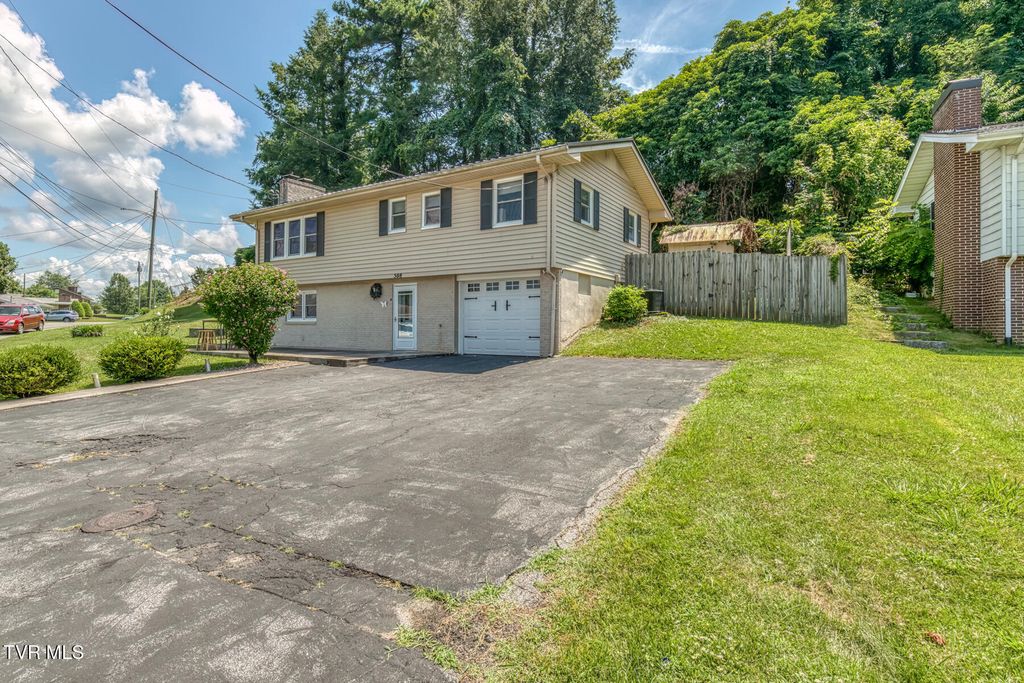 Photo of 170 Montrose Drive, Bristol, VA 24201 (MLS # 9983192)