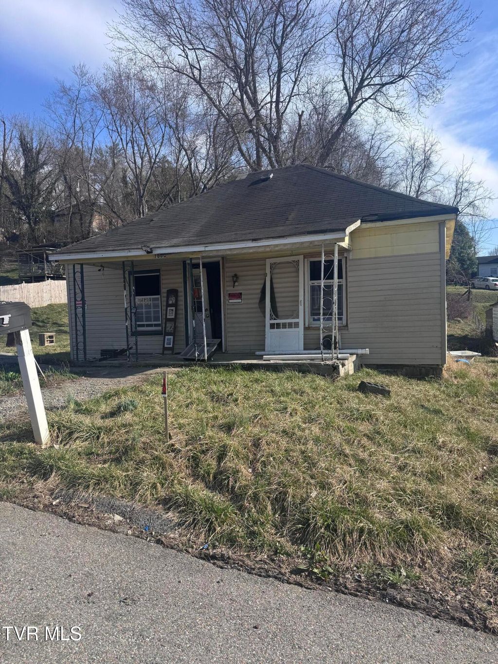 Photo of 1427 New Hampshire Avenue, Bristol, VA 24201 (MLS # 9992171)