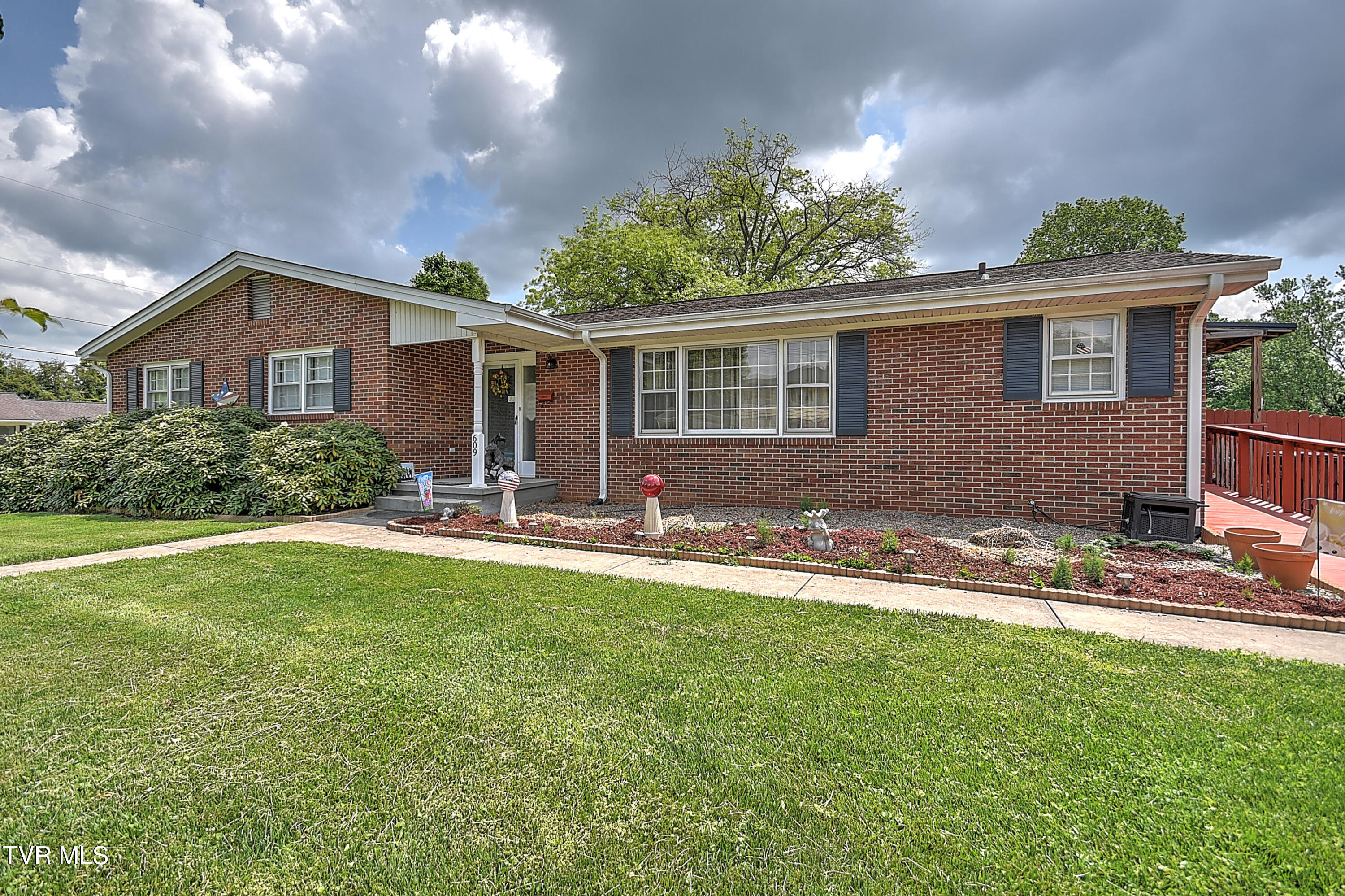 609 Hollyhill Rd Road, Johnson City, Tennessee image 2