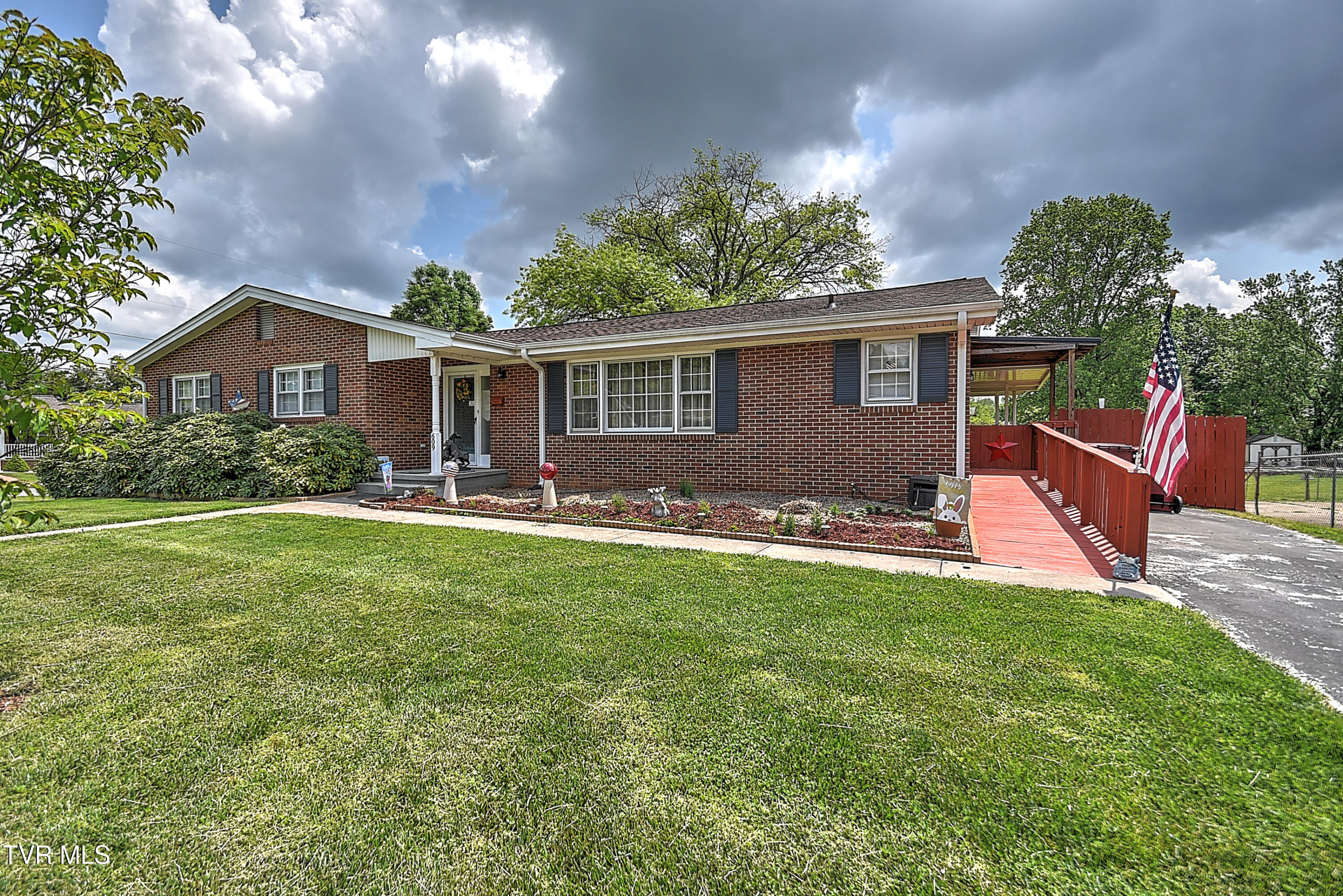 609 Hollyhill Rd Road, Johnson City, Tennessee image 3