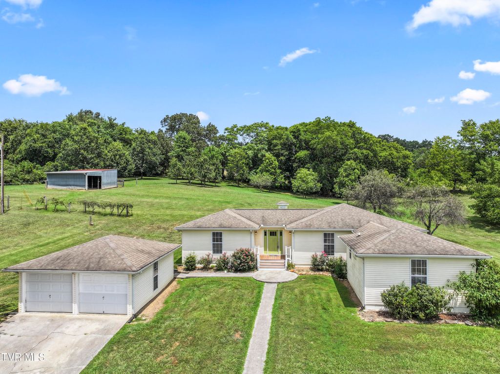 Photo of 554 Briggs Road, Dandridge, TN 37725 (MLS # 9984097)