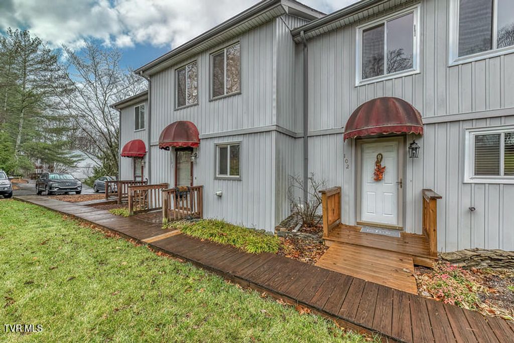 Photo of 102 Point Shore Pvt Drive Dr #102, Piney Flats, TN 37686 (MLS # 9988984)