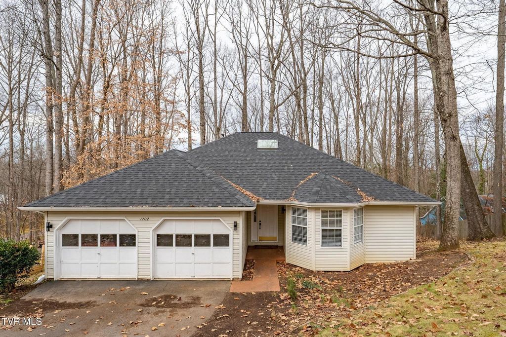 Photo of 1702 Colonial Ridge Road, Johnson City, TN 37604 (MLS # 9988870)