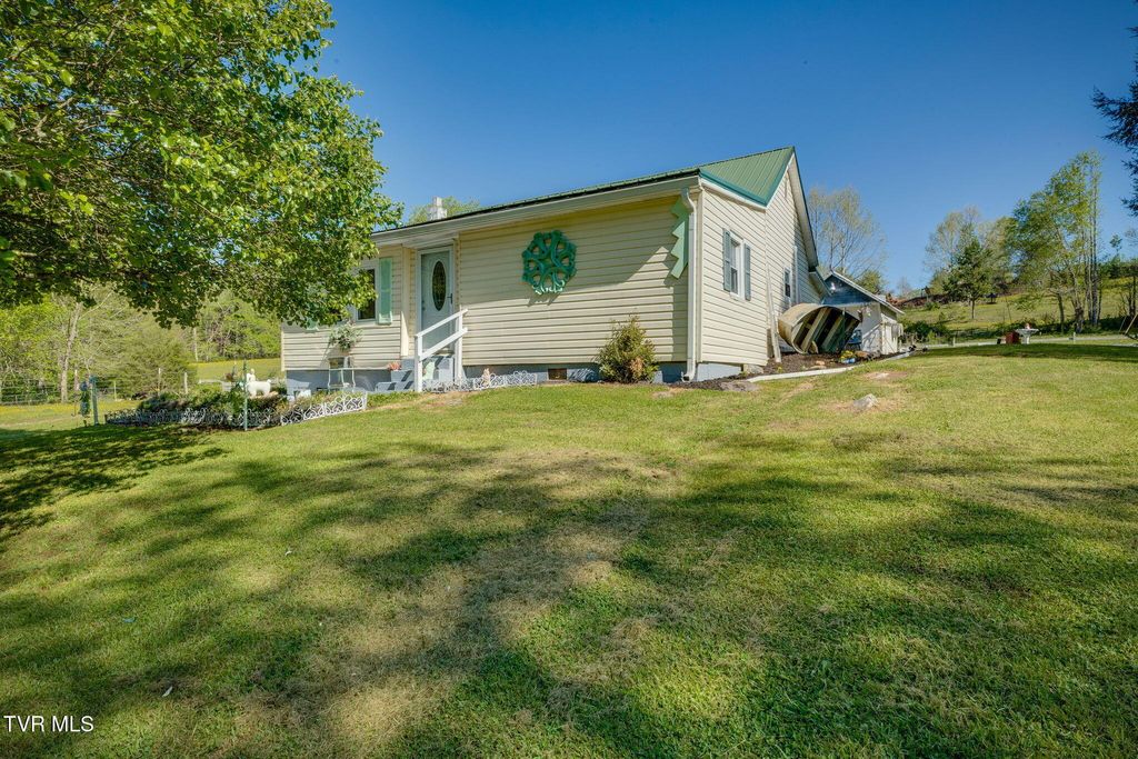 Photo of 105 Samps Hollow Road, Elizabethton, TN 37643 (MLS # 9994382)
