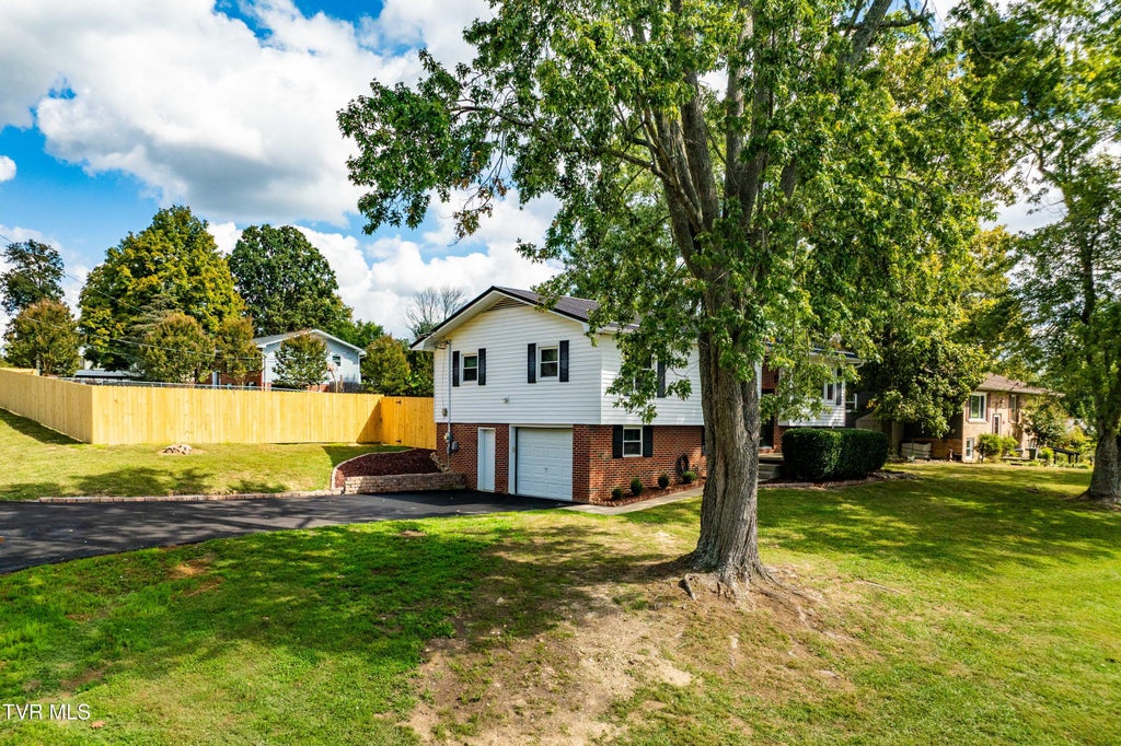 Photo of 118 Greenmeadow Lane, Jonesborough, TN 37659 (MLS # 10001909)