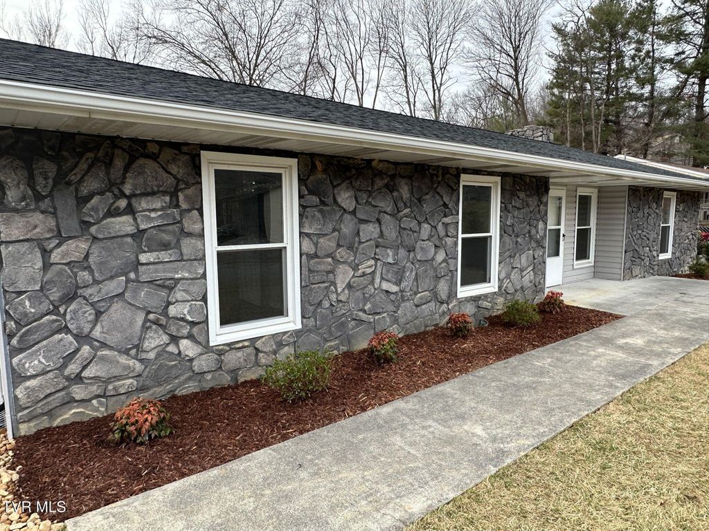 Photo of 3803 Timberlake Road, Johnson City, TN 37601 (MLS # 9976351)