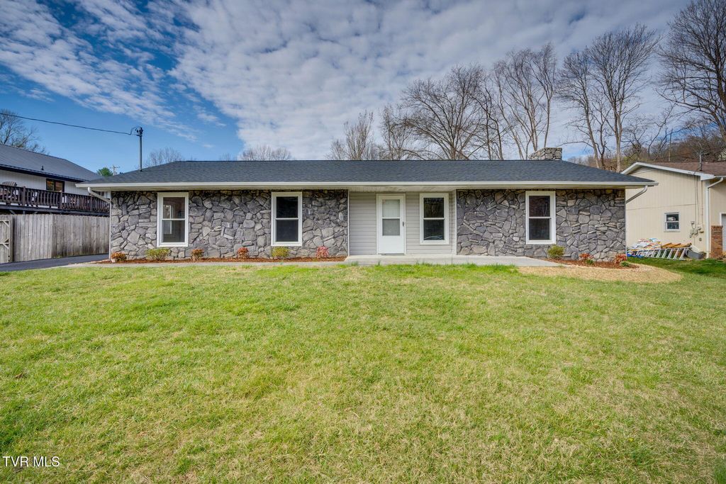Photo of 3803 Timberlake Road, Johnson City, TN 37601 (MLS # 9976351)