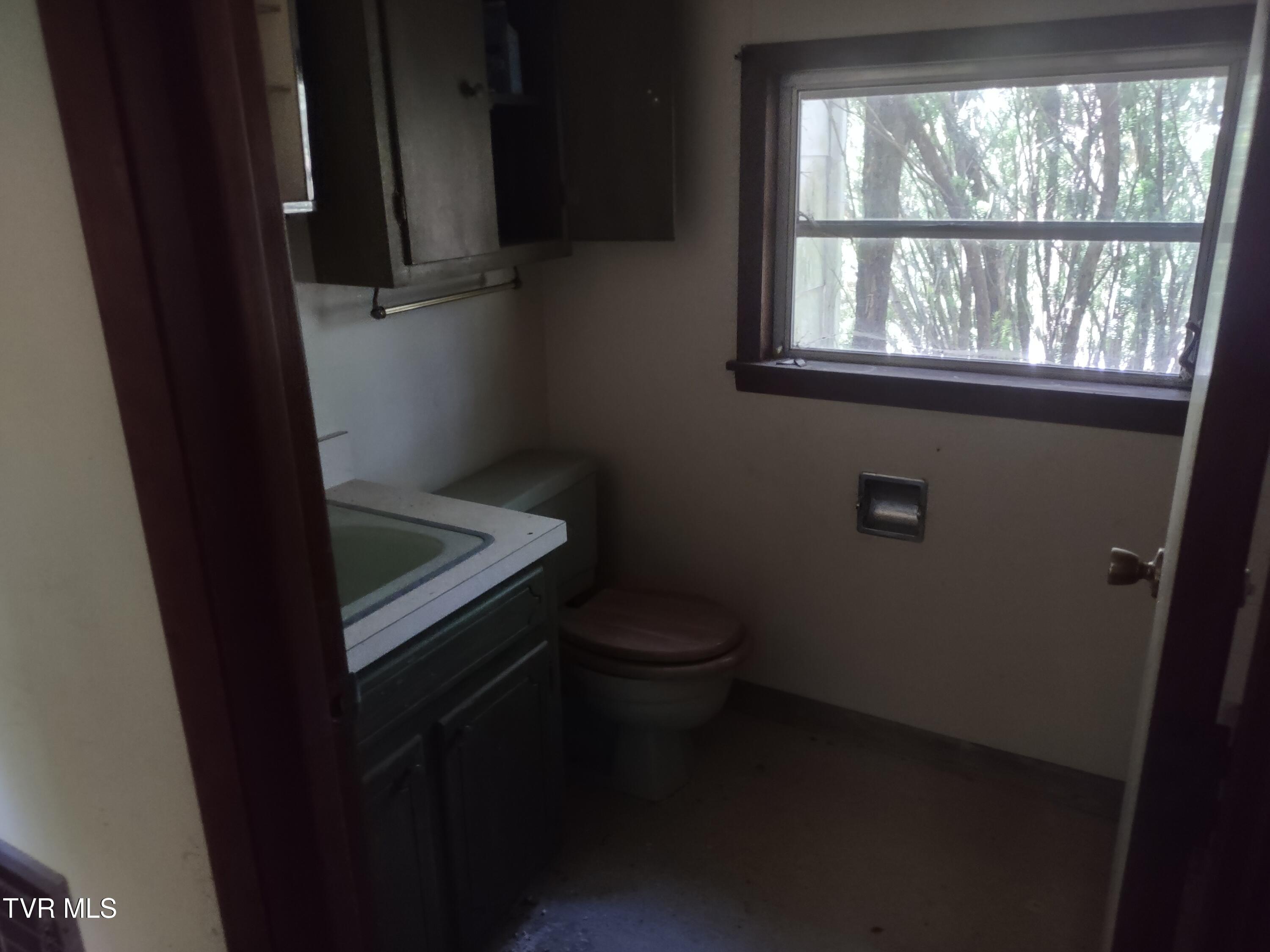 24099 Young Drive, Bristol, Virginia image 13