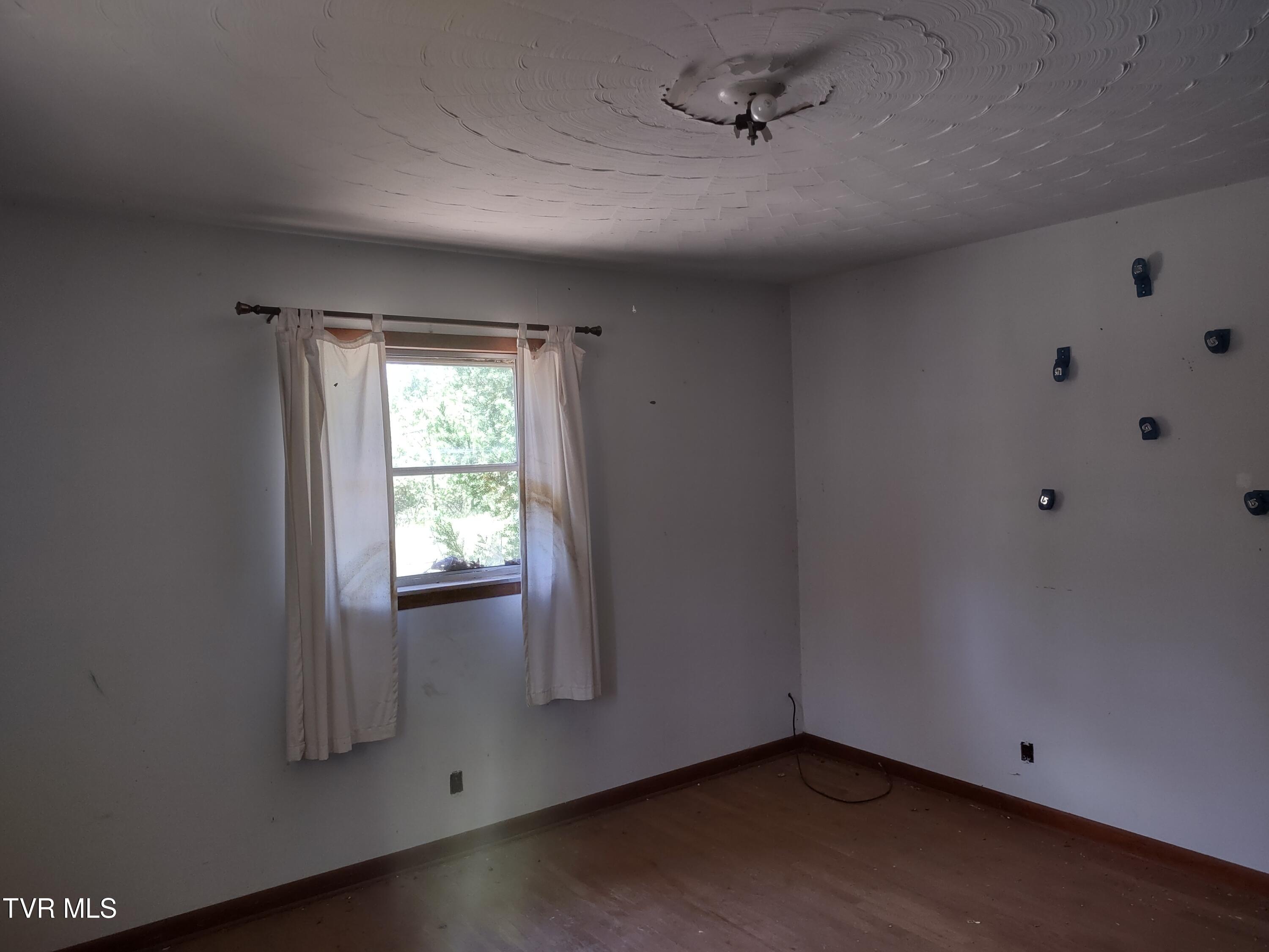 24099 Young Drive, Bristol, Virginia image 17