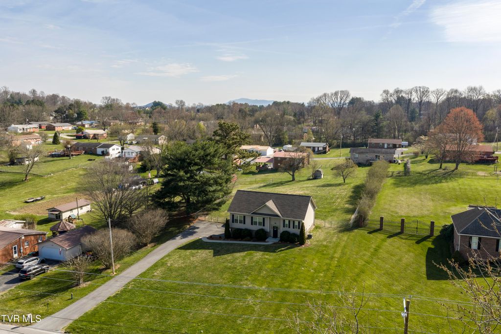 Photo of 120 Hopper Road, Johnson City, TN 37604 (MLS # 9992935)