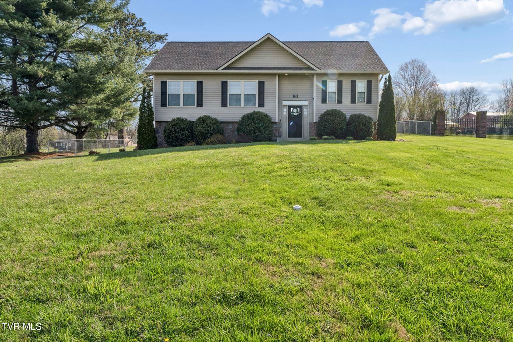 Photo of 120 Hopper Road, Johnson City, TN 37604 (MLS # 9992935)
