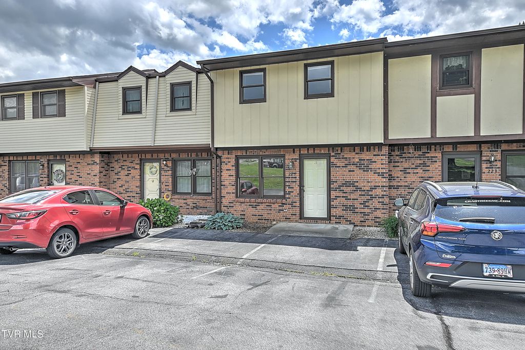 Photo of 225 Oakcrest Circle, Bristol, VA 24201 (MLS # 9995457)