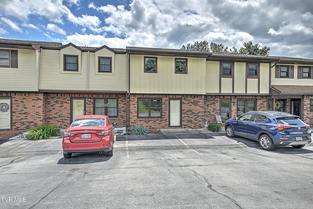 Photo of 225 Oakcrest Circle, Bristol, VA 24201 (MLS # 9995457)
