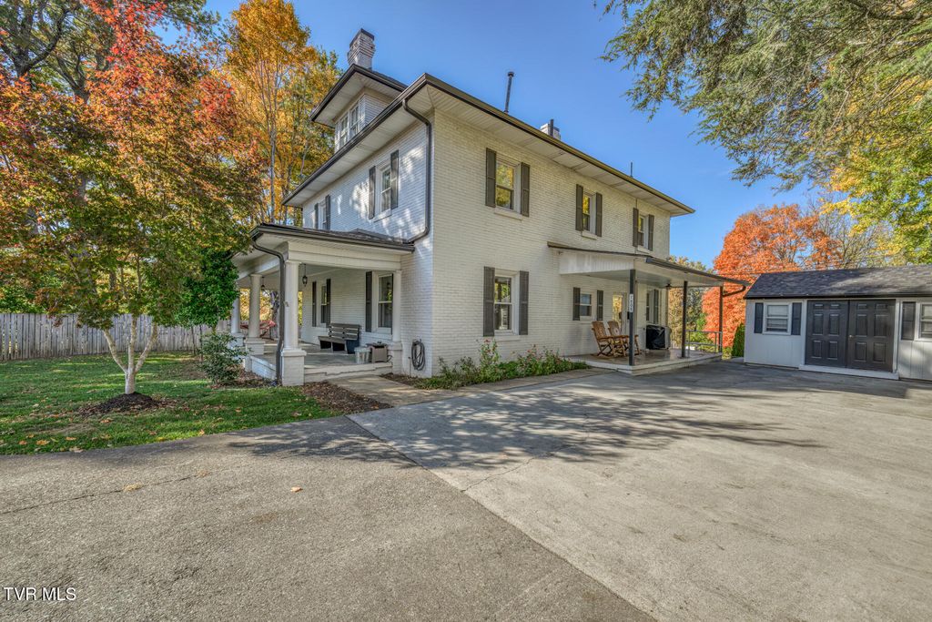 Photo of 1505 Lakeview Drive, Johnson City, TN 37601 (MLS # 9993640)