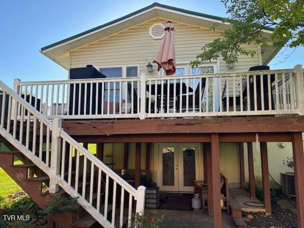 Photo of 281 Canterbury Lane, Bristol, VA 24201 (MLS # 9994947)
