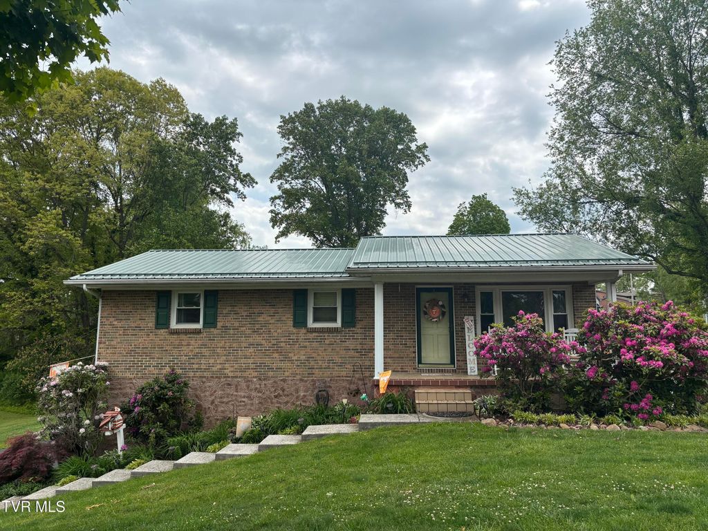 Photo of 281 Canterbury Lane, Bristol, VA 24201 (MLS # 9994947)