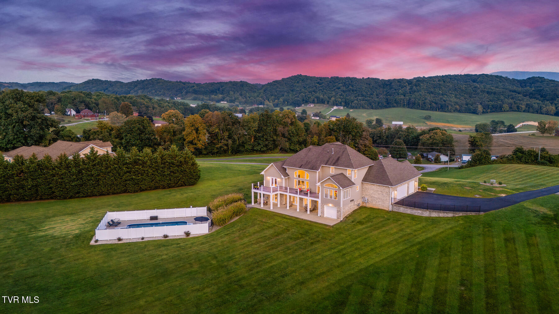 14367 King Mill Pike, Bristol, Virginia image 2