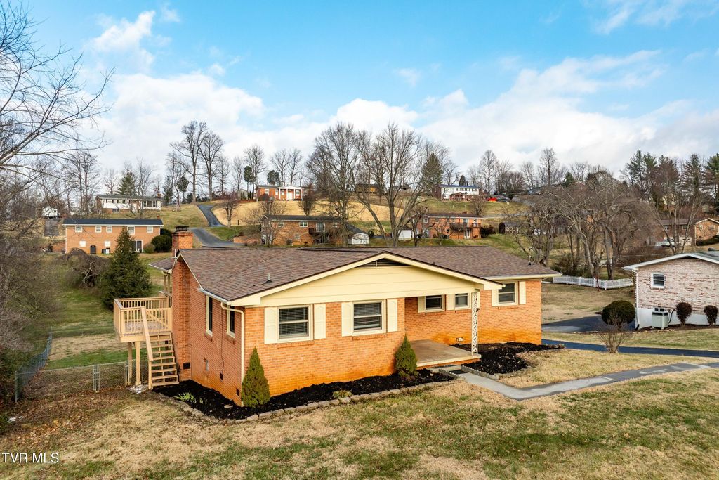 Photo of 325 Polaris Drive, Bluff City, TN 37618 (MLS # 9989957)