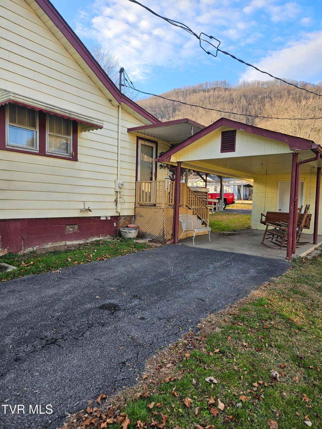 Photo of 2015 4th Ave E Ave, Big Stone Gap, VA 24219 (MLS # 9989178)