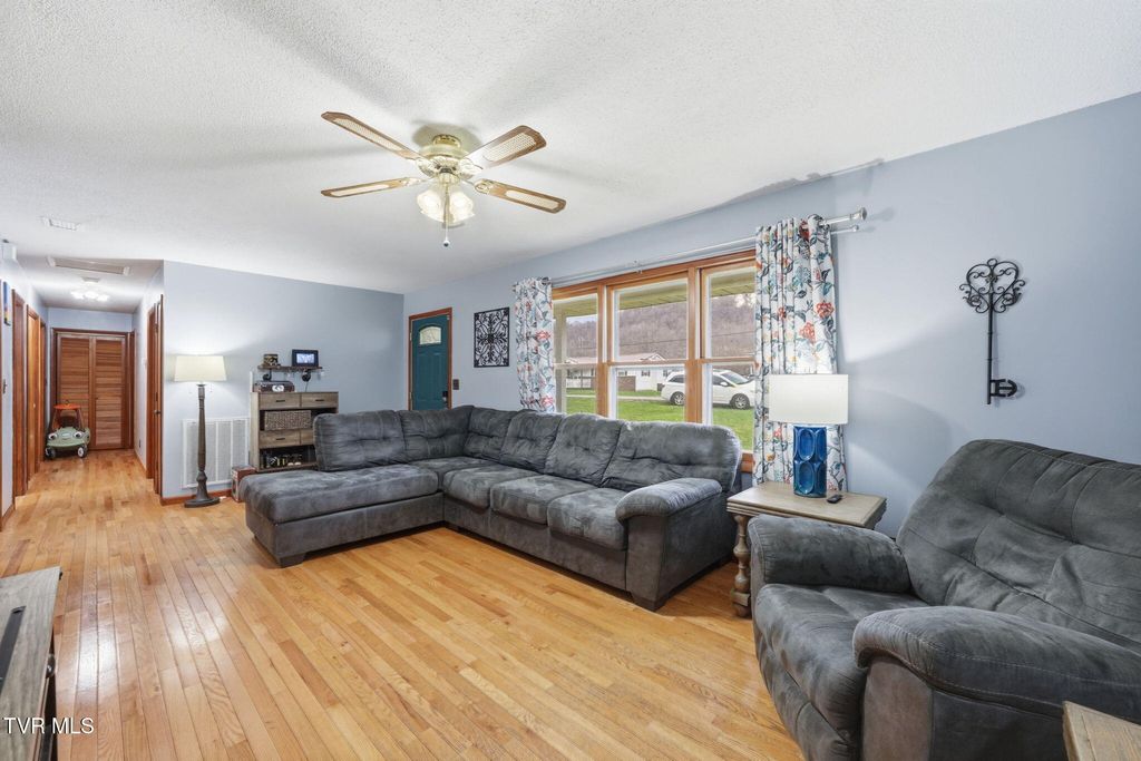 Photo of 261 Price Road, Elizabethton, TN 37643 (MLS # 9992807)