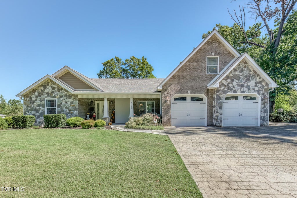 Photo of 1302 Iris Avenue, Johnson City, TN 37601 (MLS # 10001493)