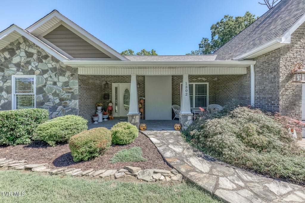 Photo of 1302 Iris Avenue, Johnson City, TN 37601 (MLS # 10001493)