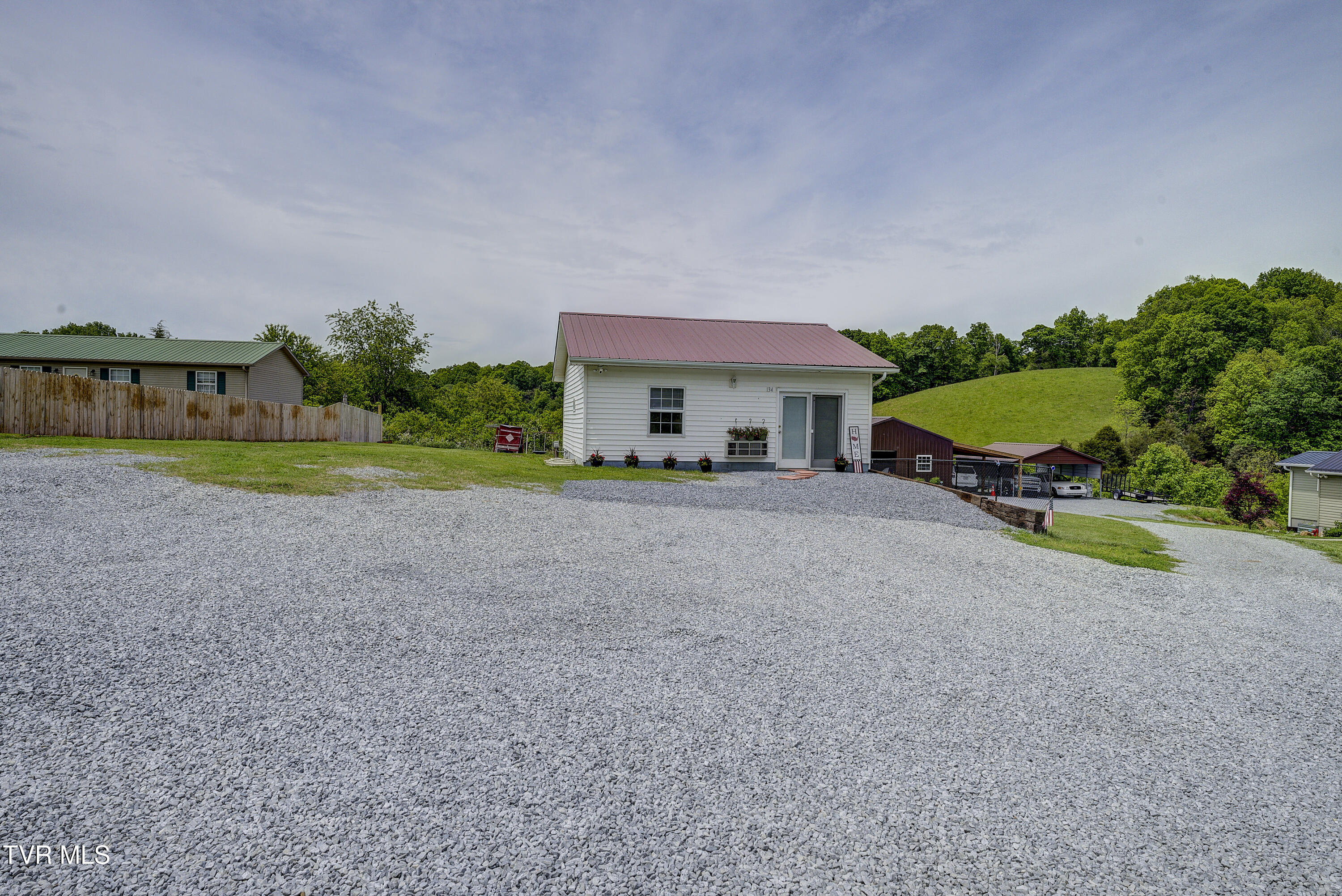 134 Creek Side Drive, Elizabethton, Tennessee image 3