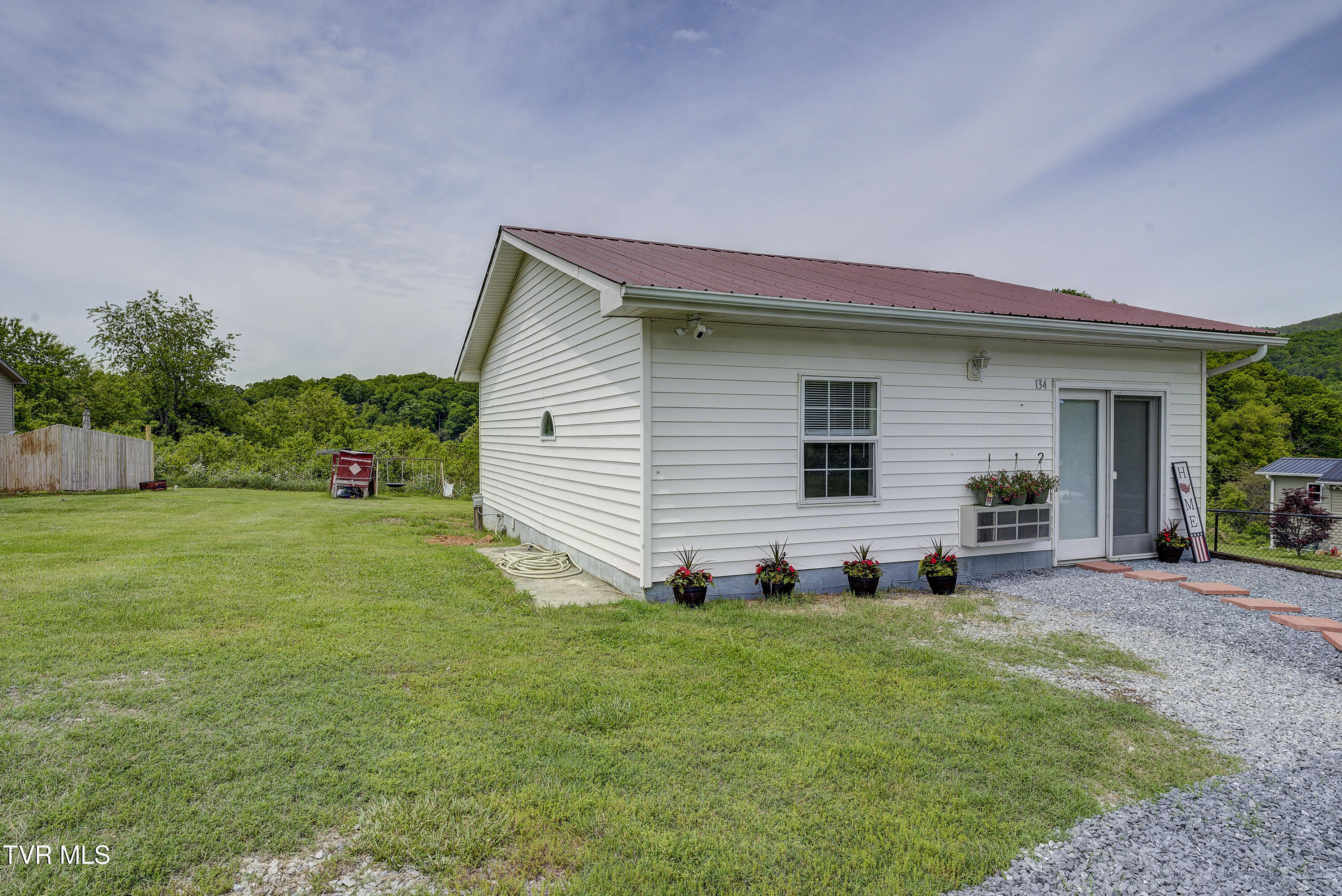 134 Creek Side Drive, Elizabethton, Tennessee image 1