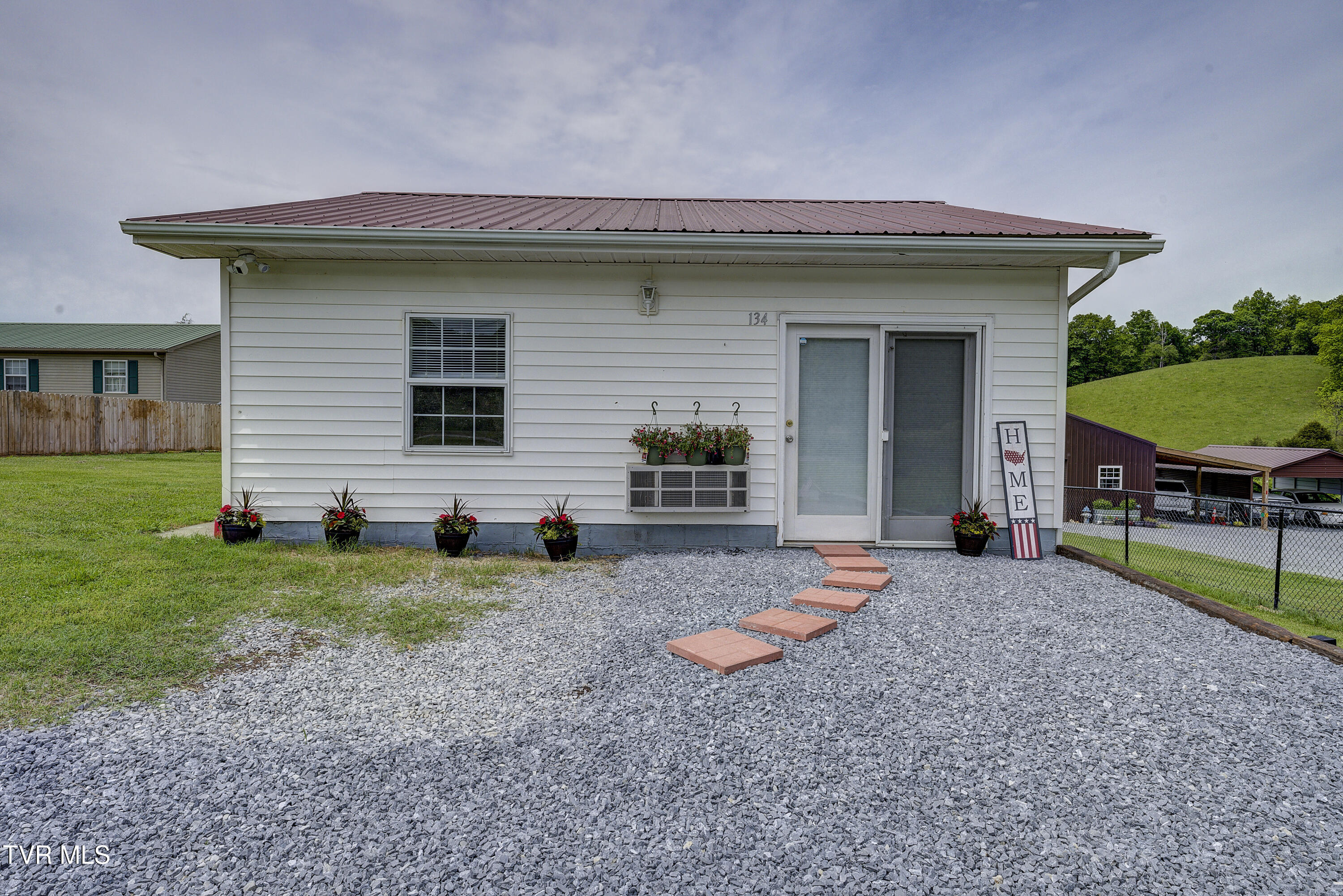 134 Creek Side Drive, Elizabethton, Tennessee image 2