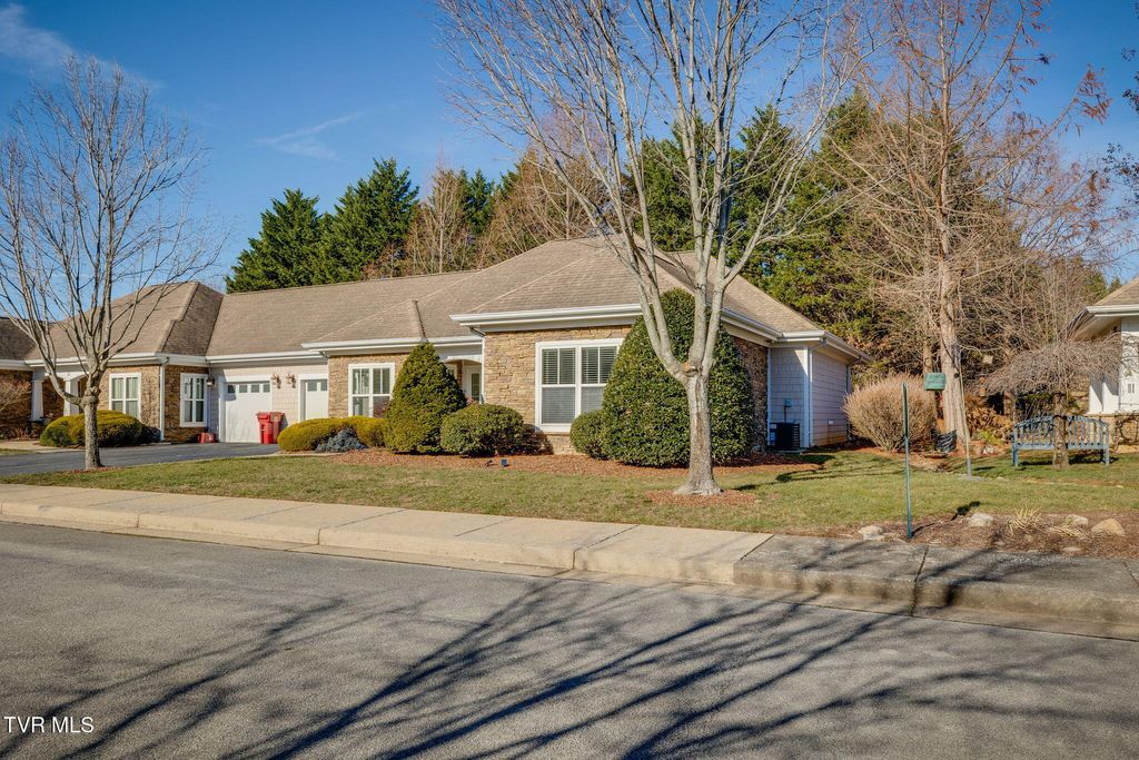 Photo of 211 University Parkway Pkwy #12, Johnson City, TN 37604 (MLS # 9989534)