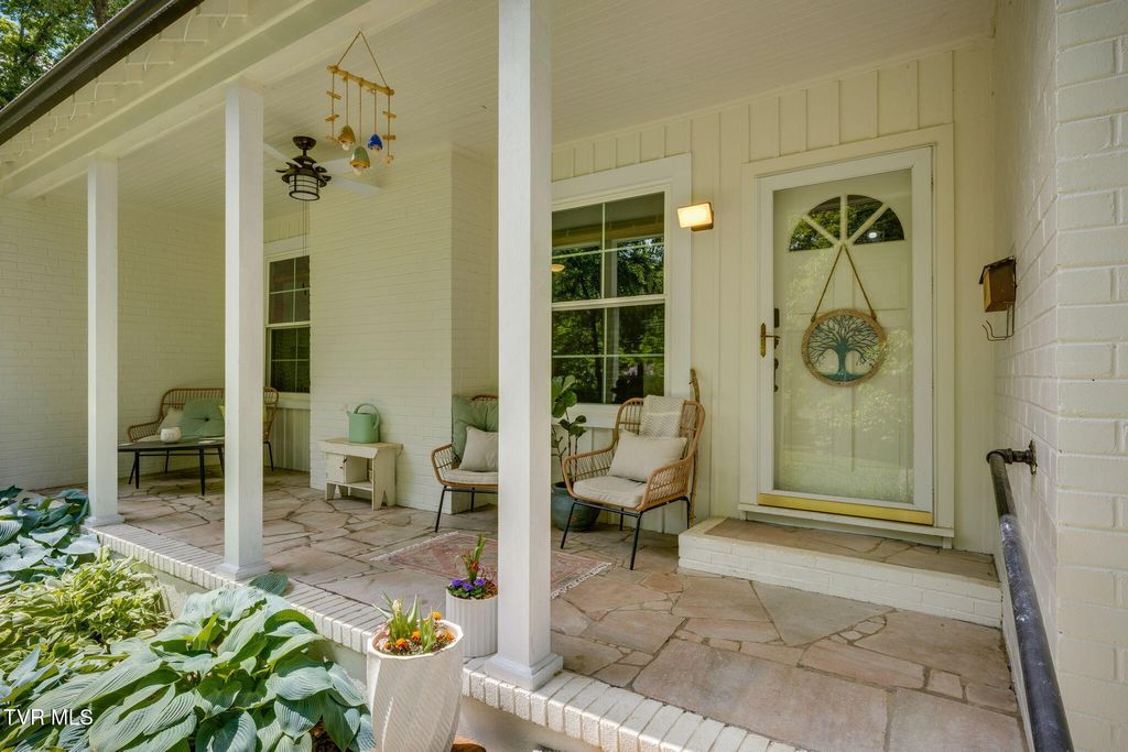 Photo of 911 Woodland Avenue, Johnson City, TN 37601 (MLS # 9996040)