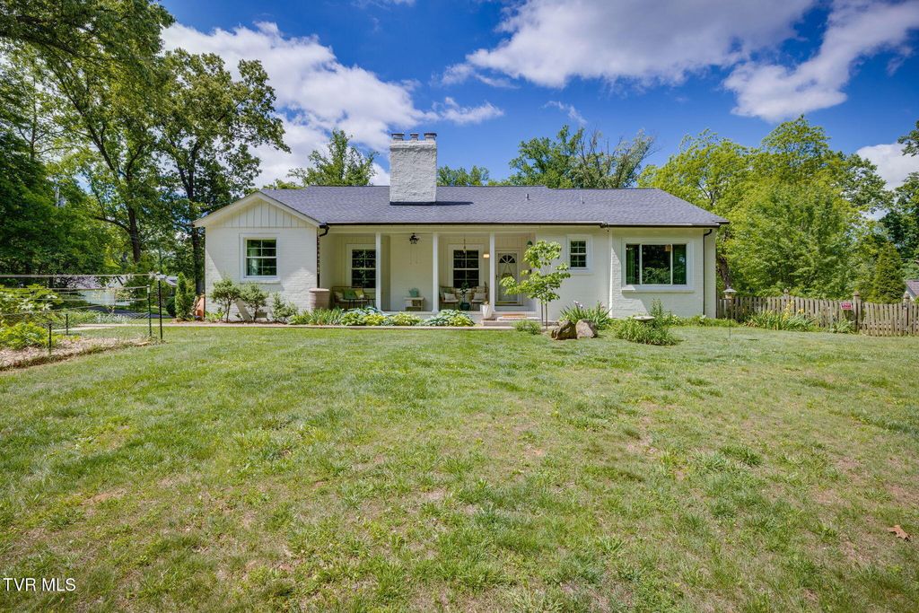 Photo of 911 Woodland Avenue, Johnson City, TN 37601 (MLS # 9996040)
