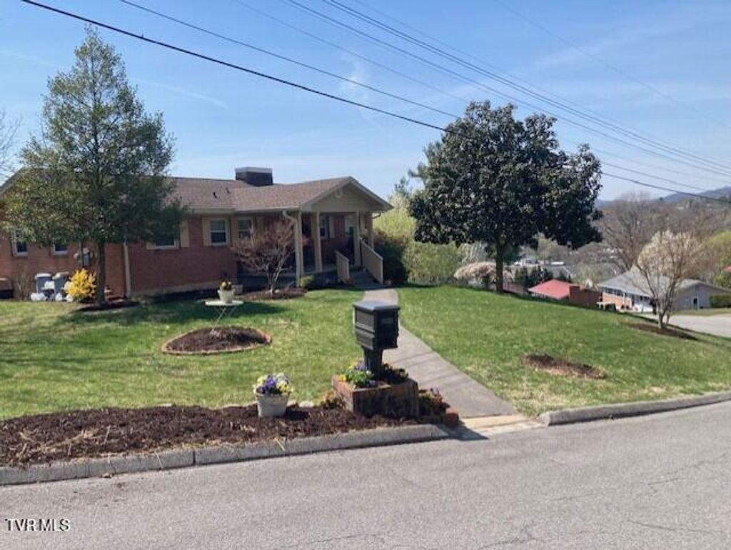 Photo of 308 Belmont Drive, Bristol, TN 37620 (MLS # 9995204)