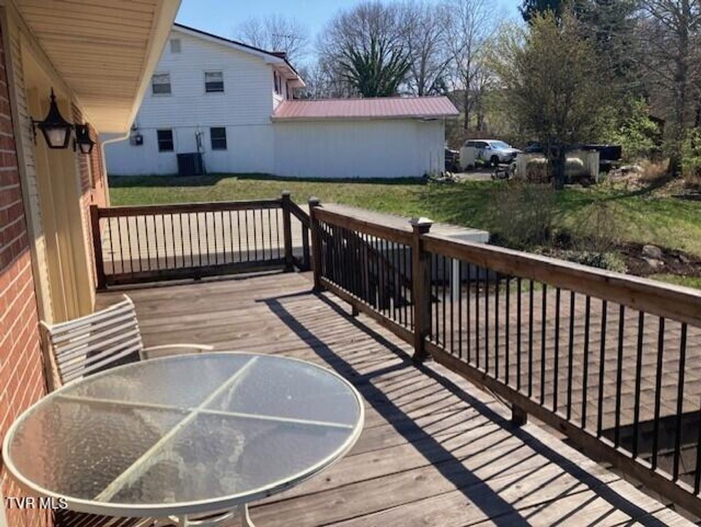 Photo of 308 Belmont Drive, Bristol, TN 37620 (MLS # 9995204)