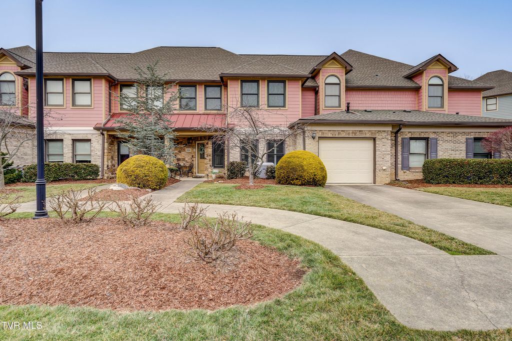 Photo of 266 Westshore Pointe #6c, Johnson City, TN 37601 (MLS # 9991676)