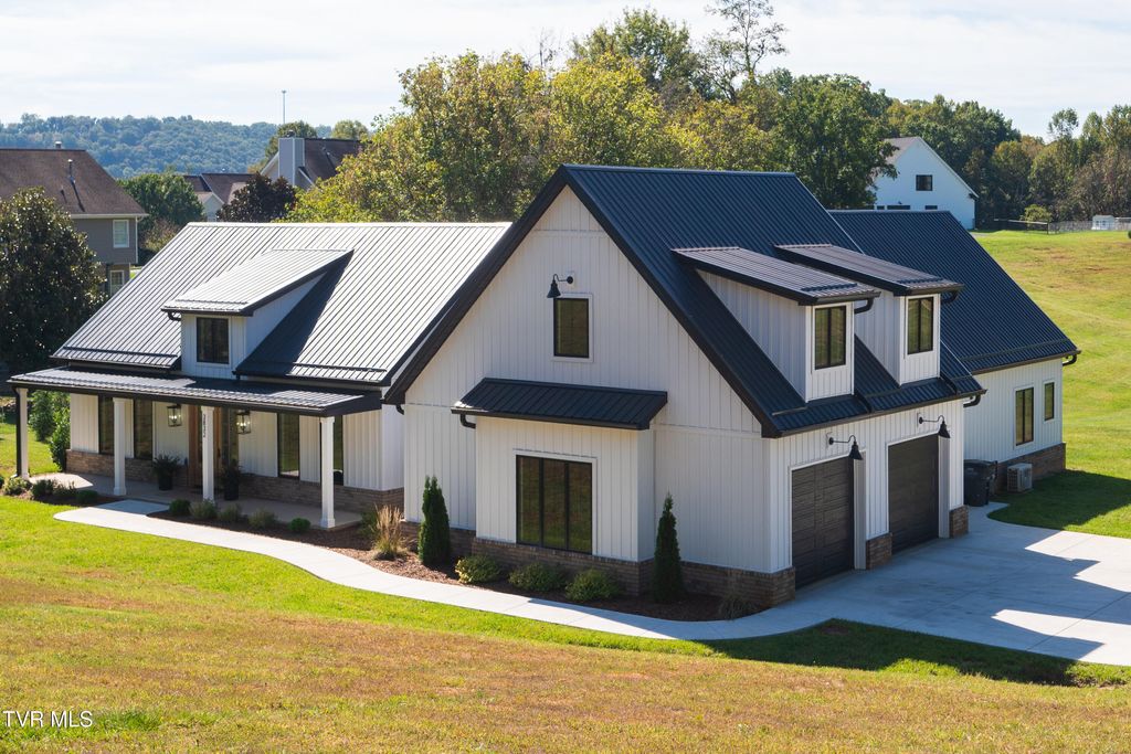 Photo of 3832 Lake Valley Road, Kingsport, TN 37664 (MLS # 9986675)