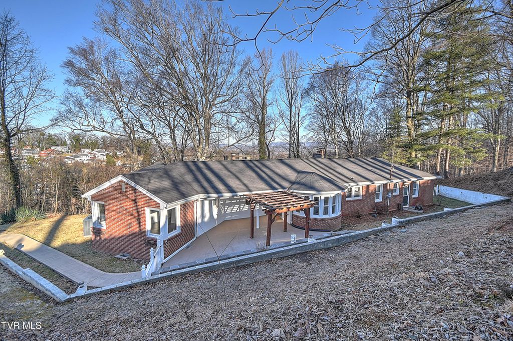 Photo of 4212 Skyland Lane, Kingsport, TN 37664 (MLS # 9991232)