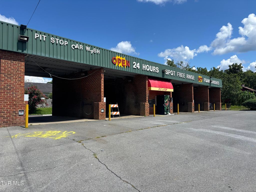 Photo of 1005 Roan Street, Johnson City, TN 37601 (MLS # 9986420)
