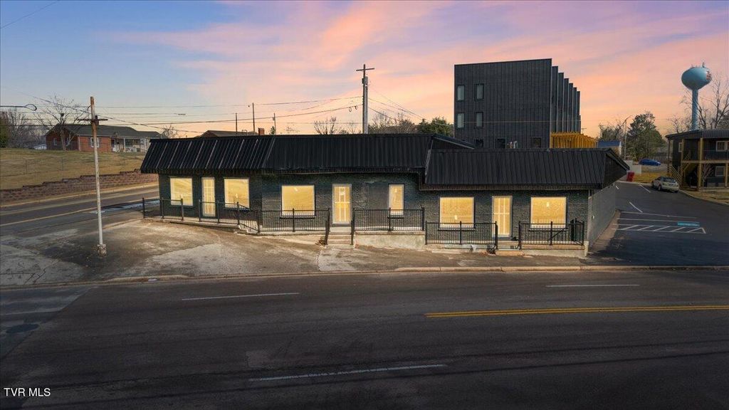 Photo of 1412 Knob Creek Road, Johnson City, TN 37604 (MLS # 9990357)