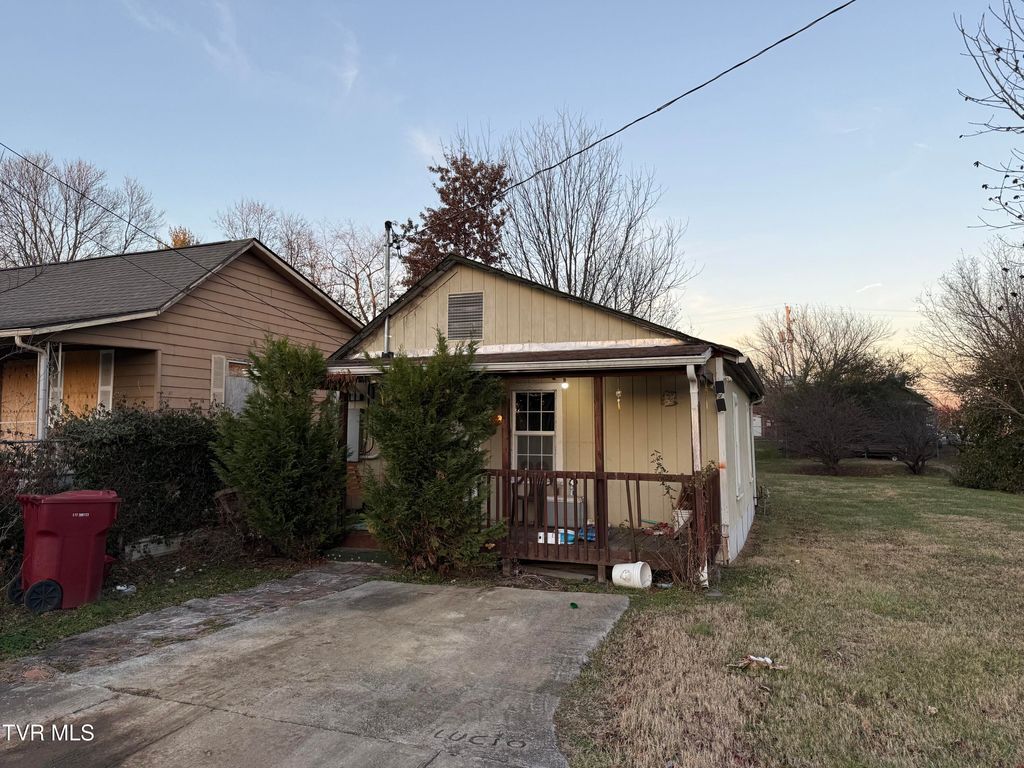 Photo of 906 Boone Street, Johnson City, TN 37604 (MLS # 9989248)