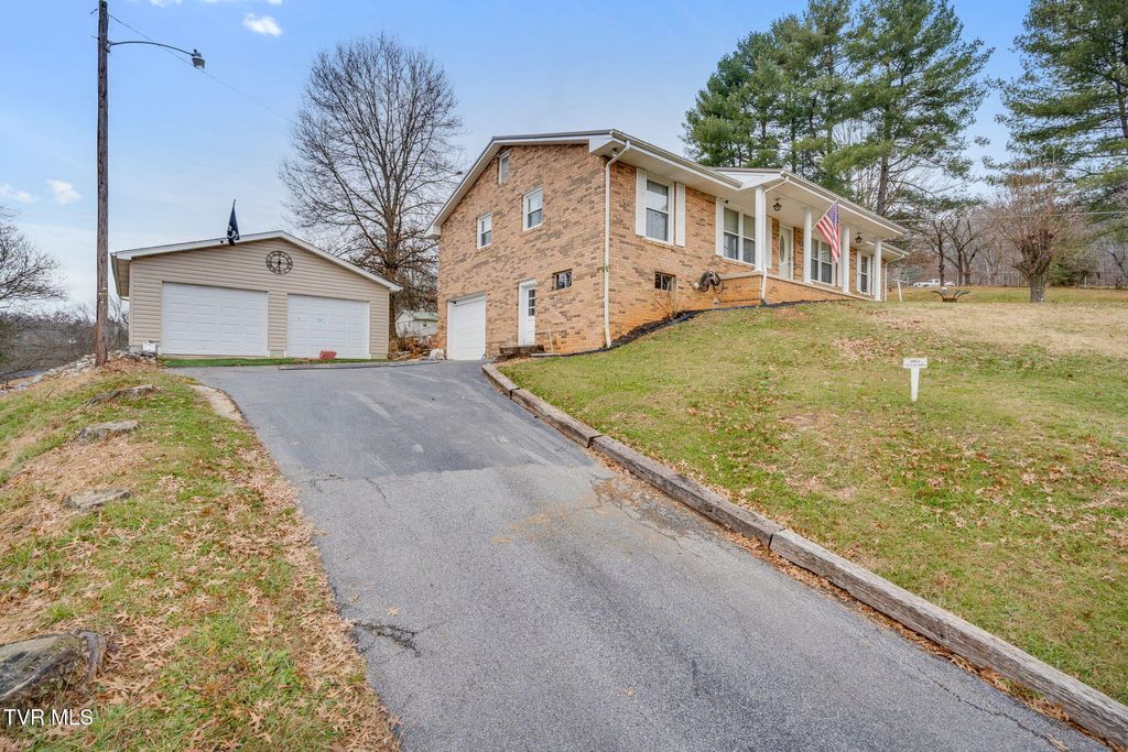 Photo of 1674 Gale Lane, Kingsport, TN 37660 (MLS # 9989032)