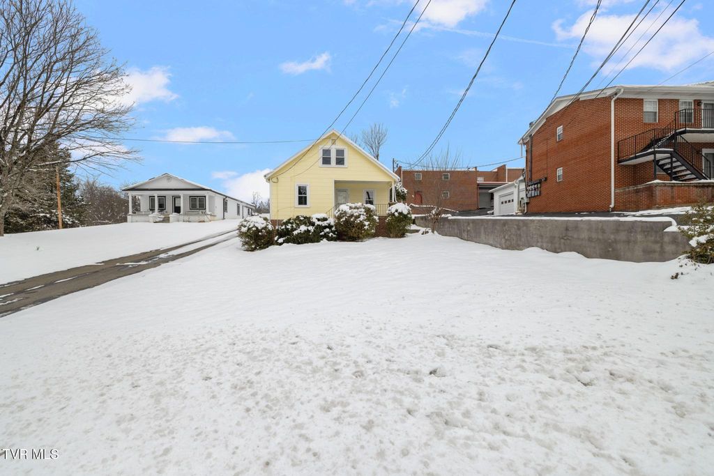 Photo of 457 Bernard Avenue, Greeneville, TN 37745 (MLS # 9990849)