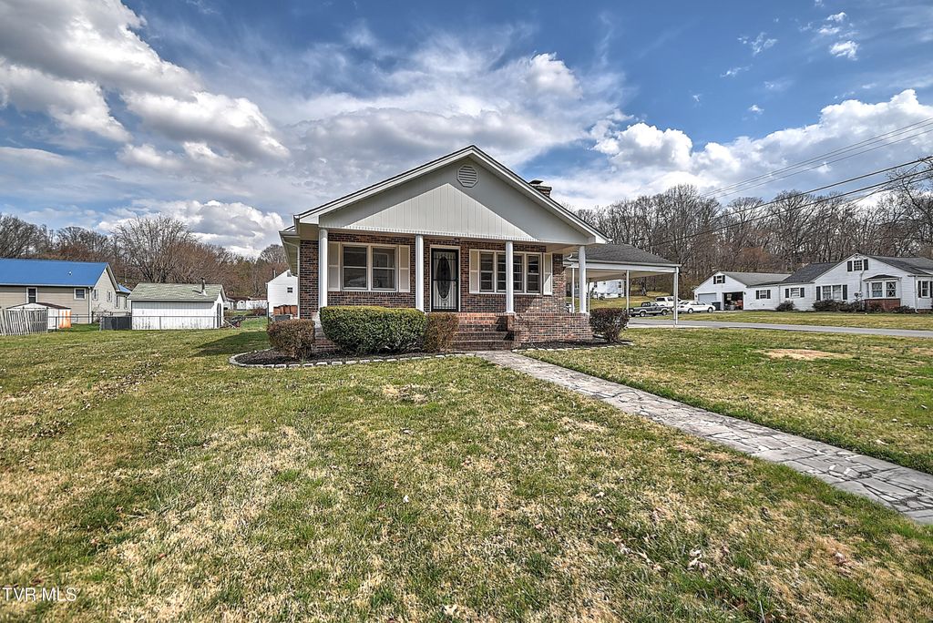 Photo of 711 Parkway Boulevard, Elizabethton, TN 37643 (MLS # 9992319)