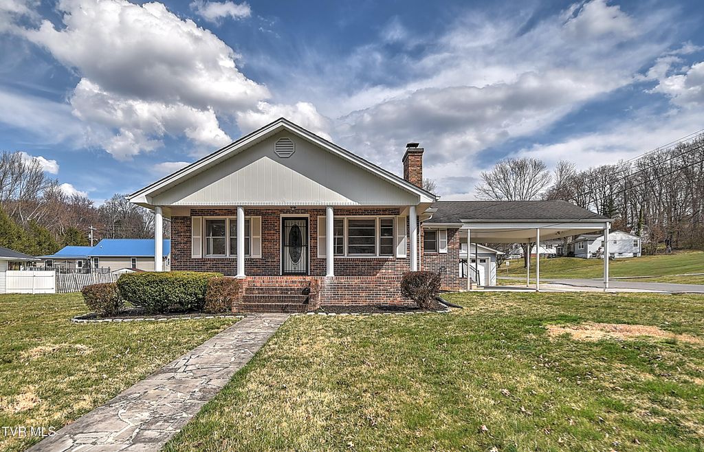 Photo of 711 Parkway Boulevard, Elizabethton, TN 37643 (MLS # 9992319)