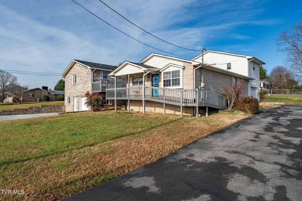 Photo of 156 Brightridge Drive, Johnson City, TN 37615 (MLS # 9988990)
