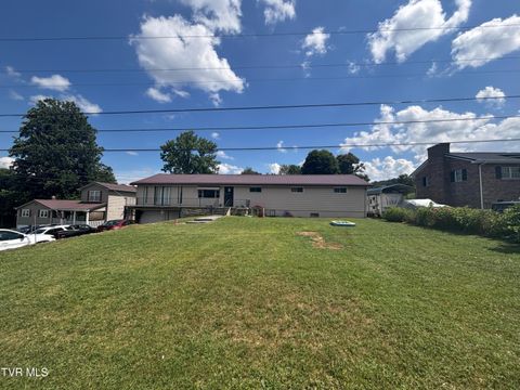 Homes For Sale - 6002 Mew Road<br/> Russell County, Castlewood, VA 24224