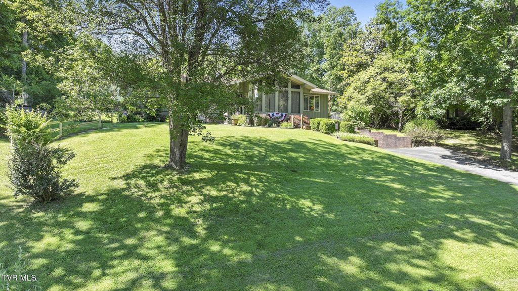 Photo of 1511 Mountain View Avenue, Big Stone Gap, VA 24219 (MLS # 9987222)