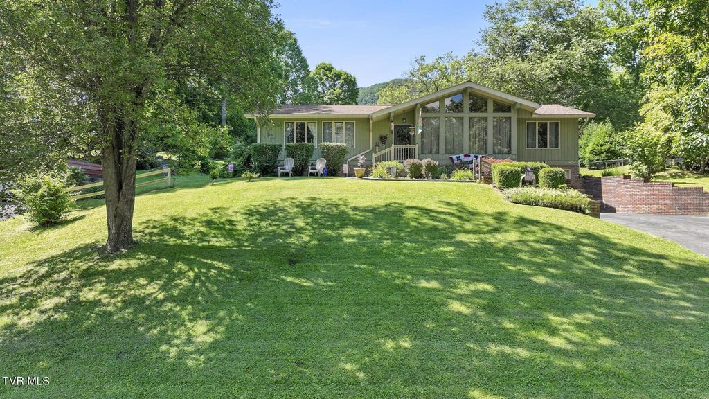 Photo of 1511 Mountain View Avenue, Big Stone Gap, VA 24219 (MLS # 9987222)