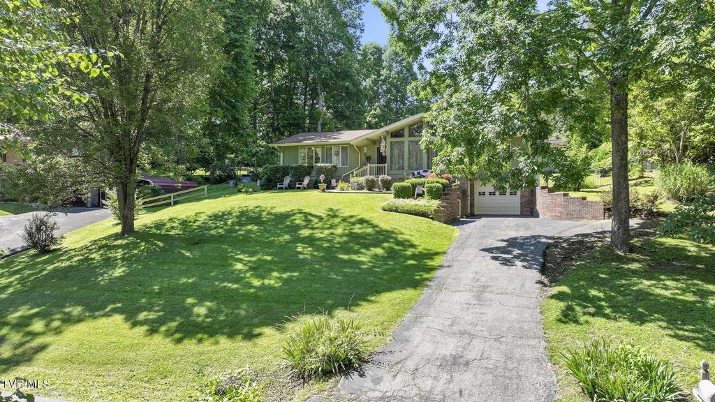 Photo of 1511 Mountain View Avenue, Big Stone Gap, VA 24219 (MLS # 9987222)